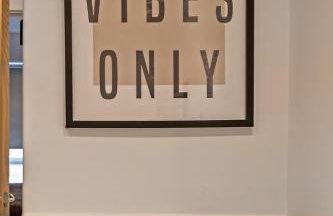 SUPERIOR AIRPORT SUITE, FREE Parking, Stylish, BALCONY, Two Bathrooms, Close To Airport, Station & Centre - Foto 45