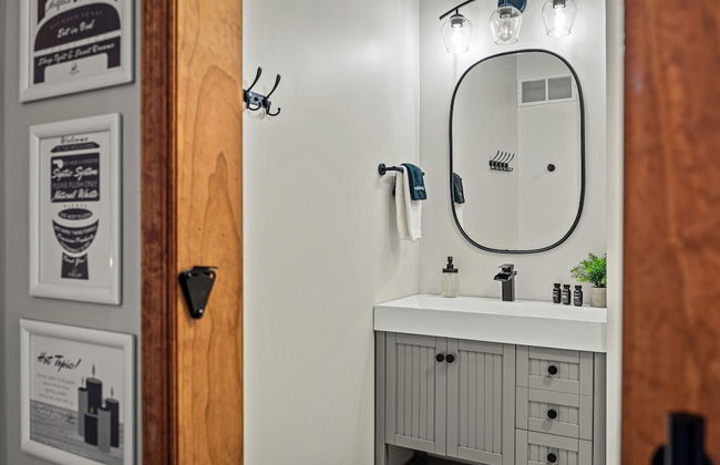 Laker s Pointe by Avantstay Lakefront Private Peninsula Hot Tub Game Room - Photo 47