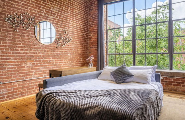 2 Bedroom Historic Brick Getaway with Wifi - Foto 16