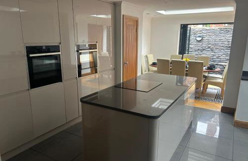 Entire Seaside Home 6 Private BedRooms Sleeps 10,4 Minute Walk To Station - Foto 3