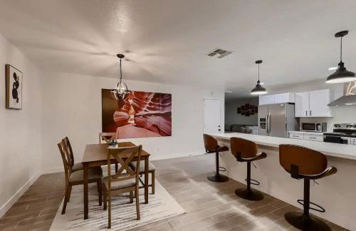 Peaceful Family Friendly 4 Bedroom Home with pool - Photo 10