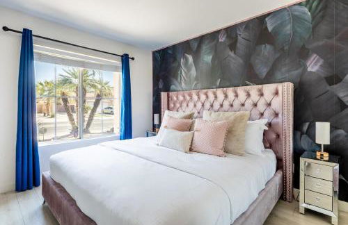 Spacious Yard, Sparkling Pool & Spa, Firepit, 9beds! - Photo 42