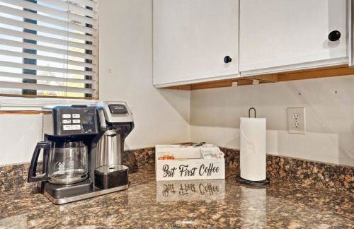 Beautiful Seven Springs- 2 Bed, 2 Bath Condo - Foto 9