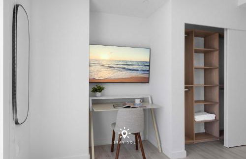 Chic 2BR Apartment Gym & Balcony Views - Foto 11