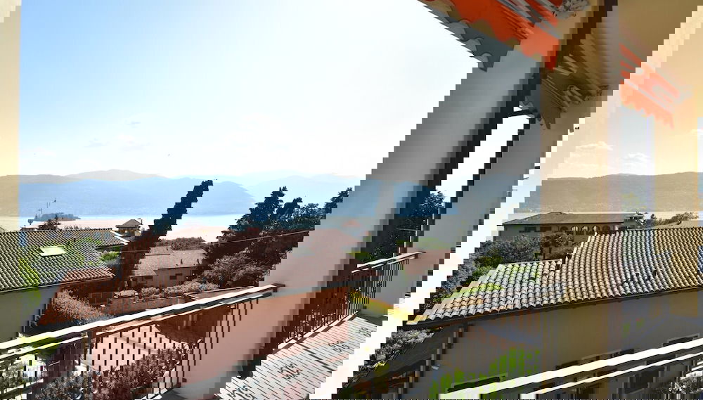 Apartment in a Prime Location on Lake Maggiore - Photo 1