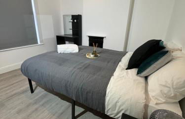 NEW Unique 4 Bed Families Contractors 靠近唐人街 - Foto 6