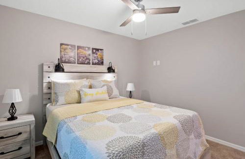 Family Retreat w/ Pool & Foosball, 8.5mi to Disney! - Foto 16