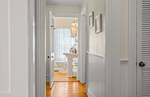 Coastal Victorian Home Walk to Downtown - Foto 11