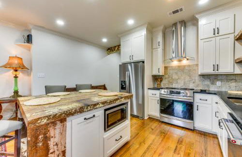 Charming Louisiana Getaway with Furnished Balcony! - Foto 9