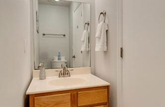 2 BDR with Free Parking! 2M to Broadway! - Foto 12