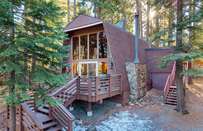 Lundy Bearden Serene Tahoe Retreat With Deck Fireplace and Forest Views - Foto 39