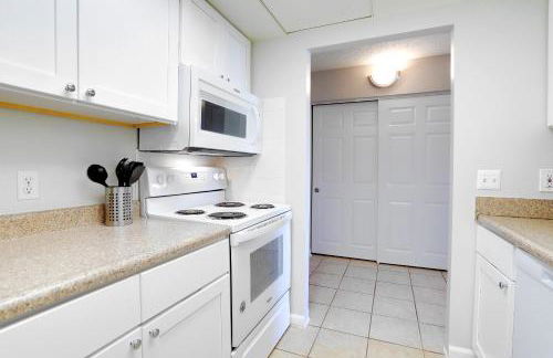 Modern Pentagon City Retreat - Photo 28