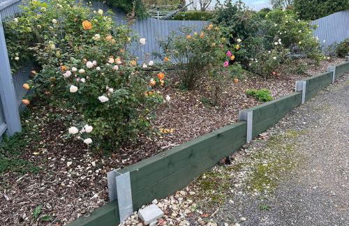 Gamekeepers Cottage - Hot Tub, 2 bed, sleeps 4, private patio, AC, stunning views - Photo 2