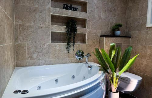 Luxurious 3Bed House with Spa Bath & Garden - Foto 54