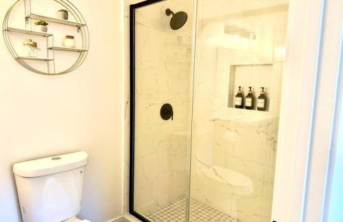 Modern Home with View and Large Private backyard - Foto 32