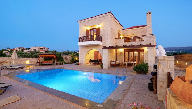 Family-Friendly Villa Erofili with Pool, Childrens Area & BBQ! - Foto 2, Profilbild