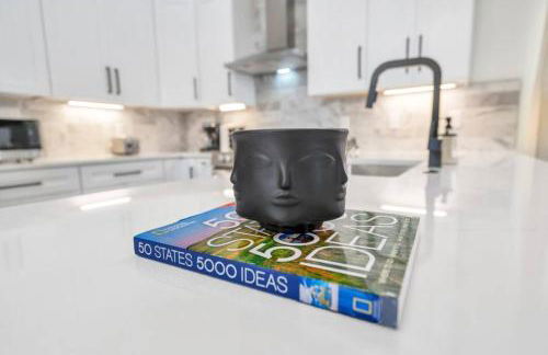 Mid-City Stay w Balcony Jazz Fest Ready - Foto 29