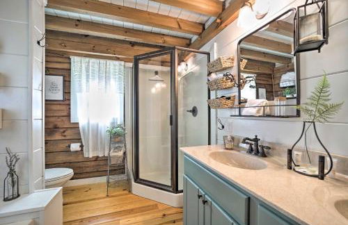 Ideal for Families! Lake Toxaway Getaway with Deck - Foto 17