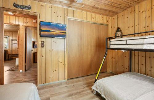 Tranquil Retreat with Fenced Backyard, Hot tub & Bar - Foto 23