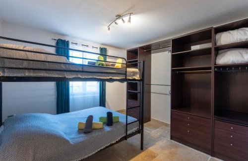 Villa l'ESTEL charme provençal, 15 pers, piscine privée & aire de jeux, au coeur du triange Arles-Avignon-Nîmes - Foto 24