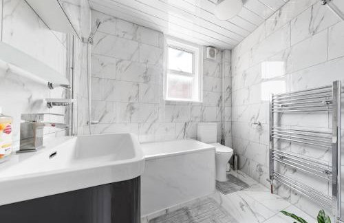 Leyton 1BR Flat Near Tube, 247 Gym, Tennis Court - Foto 26