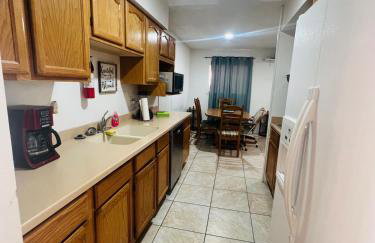 Vintage Apt Private Pool Oasis Sleeps 6 5 Min DT - Foto 32