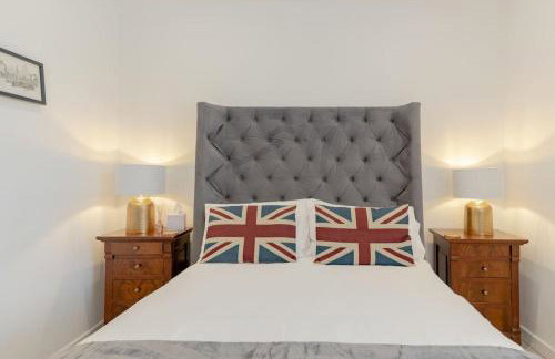 Elegant Epsom Family - Photo 14