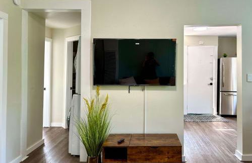 Modern Deluxe Kitchen, King Bed, Laundry, DT Renton close to Valley Med & SeaTac - Foto 8