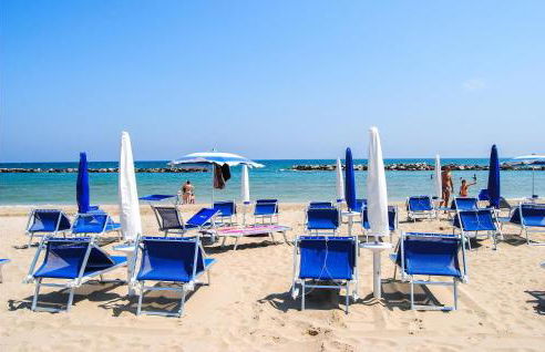 6 Bedroom Beautiful Home In Treia - Foto 45