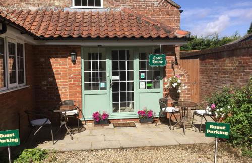 Coach House Wroxham Holiday Cottage - Photo 1