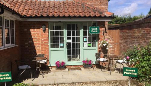 Coach House Wroxham Holiday Cottage - Foto 1