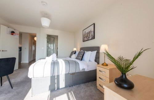 Stylish Skyline Apartment - 2 Bed, 2 Bath, Gym, Concierge in City Centre - Foto 19