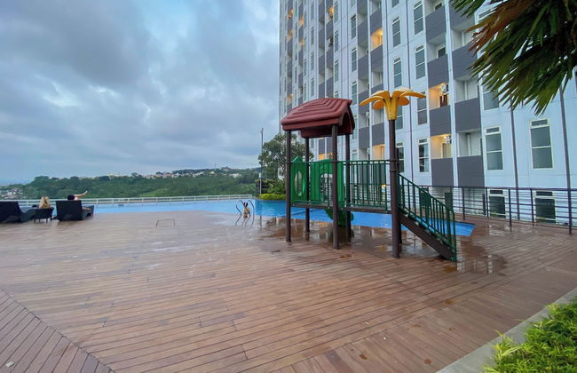 Comfortable 1Br Without Living Room At Amartha View Apartment - Foto 13