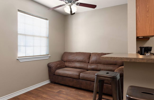 Eagle's Den Suites Carrizo Springs a Travelodge by Wyndham - Foto 7