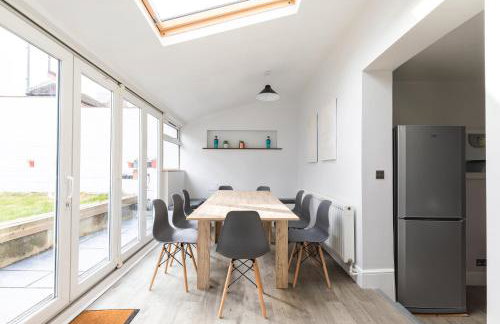 Eden Cottage - 9 Guests, Sea Views, Central Cowes, Ferry Deal - Foto 7