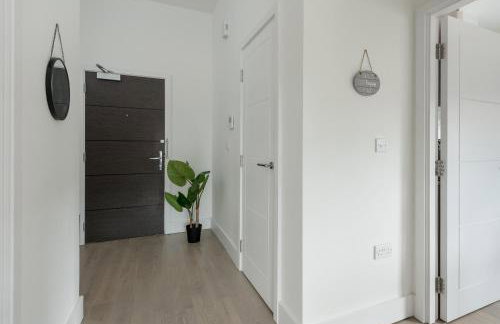 Deluxe 2 bed, 2 bathroom Milton Keynes apartment within walking distance to train station and City centre. - Foto 19