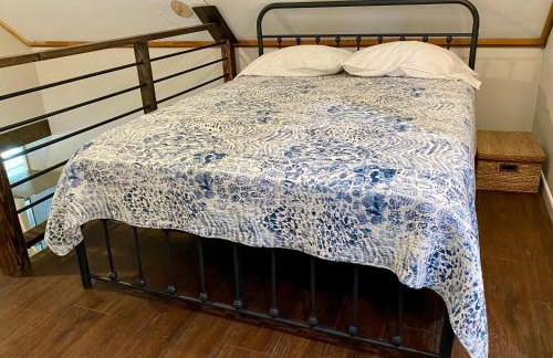 Away at the River - Foto 53