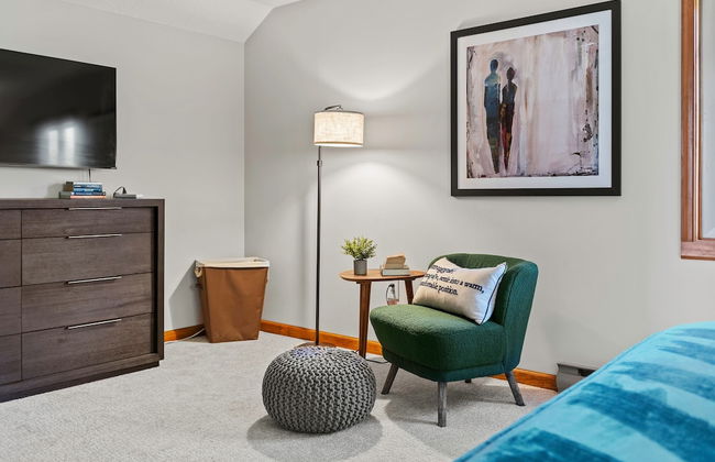 Waterside Haven by Avantstay Lakefront Hot Tub Game Room Fire Pit - Photo 23