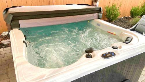 NEW cozy beautiful house with pool and hot tub - Foto 2