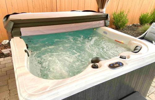 NEW cozy beautiful house with pool and hot tub - Foto 2