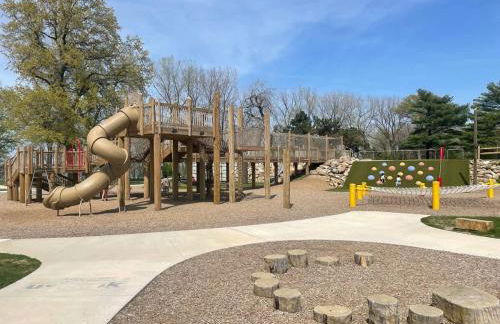 Large Remodeled 4 Bedroom Only 7 Minutes to Downtown - Foto 41