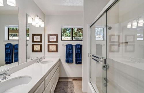 Lakefront Villa with 180 degree view private dock and boats - Foto 52