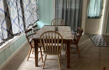 Historic Beach Side Getaway - Pet friendly, WiFi cottage - Foto 8