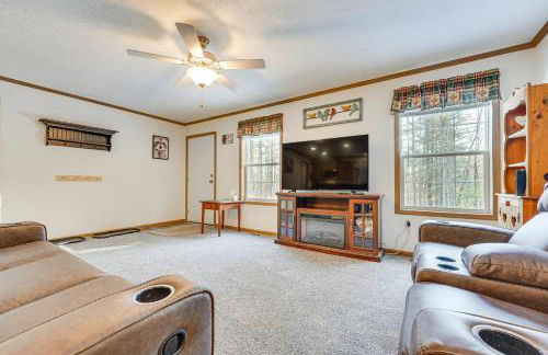 Less Than 1 Mi to Beach Peaceful Brant Lake Home! - Foto 6