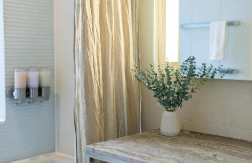 Stylish NYC Haven Steps to Broadway & Dining - Foto 19