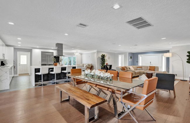 Luxe 4BR Waterfront w Htd Pool 5min to Beach - Foto 20