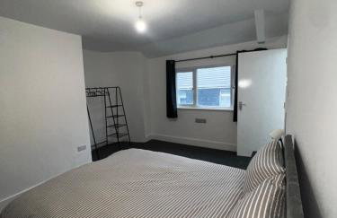 Brigantine House - Spacious 3-Bedroom Ensuites, Private Parking Included - Foto 3