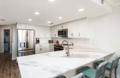 Shipwatch 418 - Luxury Oceanfront Penthouse in Isle of Palms - Foto 9