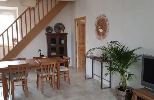 Le Logis du Moulin Gîte avec Jacuzzi, à 800m de la Cité Médiévale - Foto 9