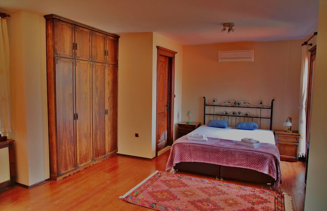 The Mira House - Photo 9